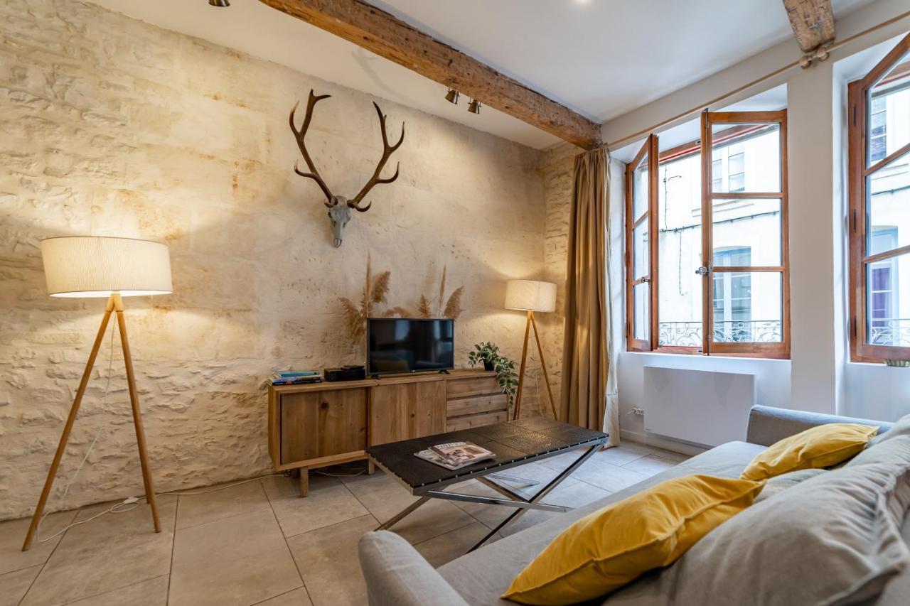 L'Elegance De La Pierre Au Pied De La Maison Carree - Une Nuit A นีมส์ ภายนอก รูปภาพ